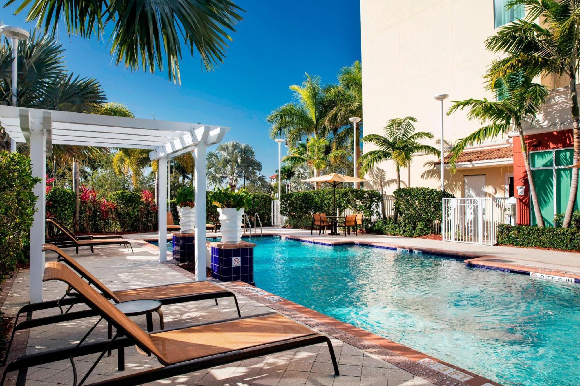 Courtyard By Marriott Miami Хомстед Экстерьер фото