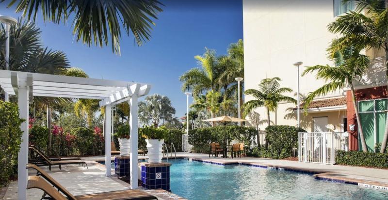 Courtyard By Marriott Miami Хомстед Экстерьер фото